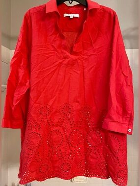 Foxcroft Red Eyelet Tunic Top, 100% Cotton. 3/4 sleeves w/Button. EC. Size Large